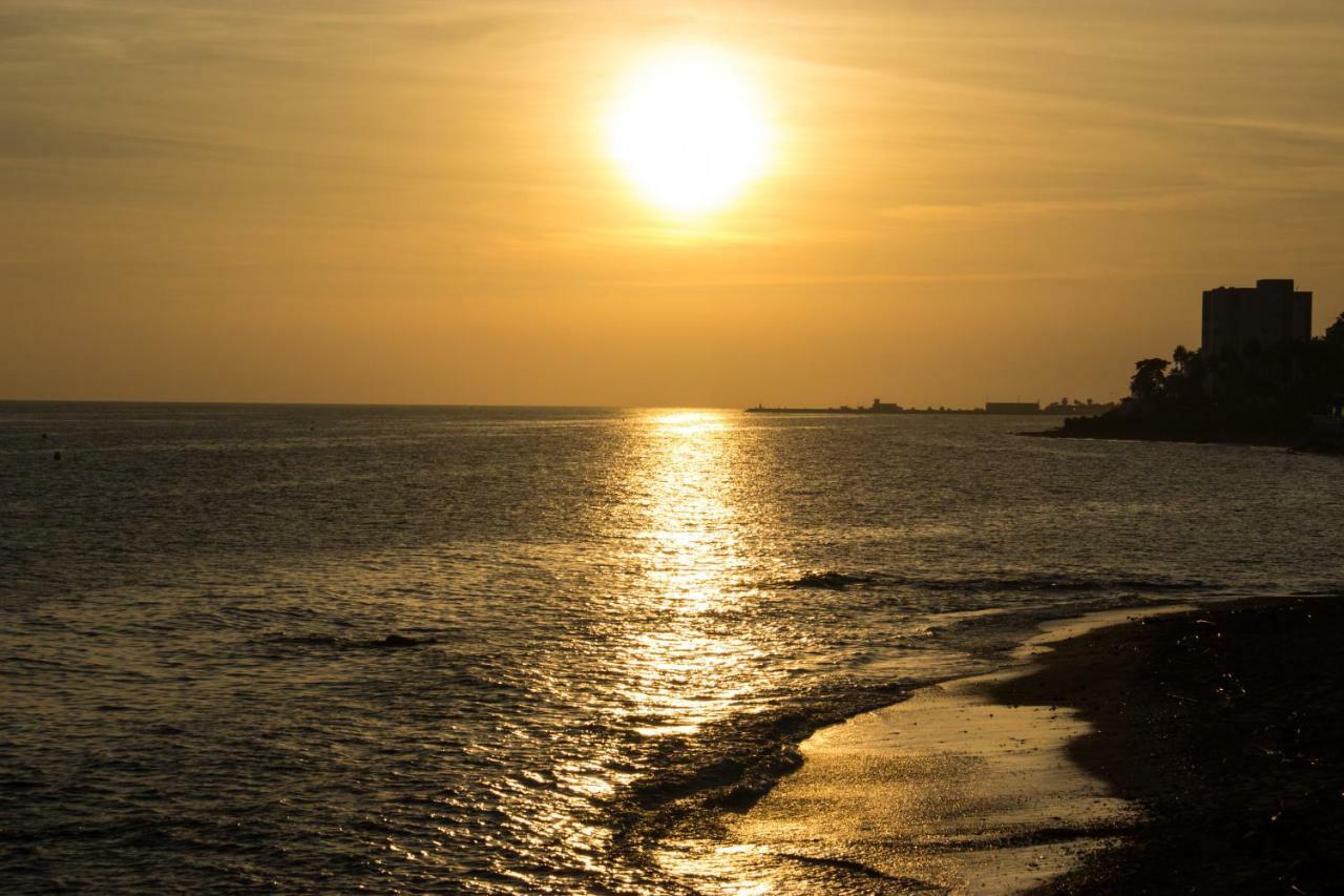Apartment By The Beach Sitio de Calahonda ภายนอก รูปภาพ